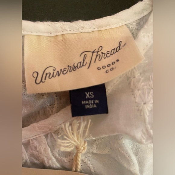 NWT Universal Thread Woman’s White Casual Embroidered Tank Top Size XS - Picture 4 of 9